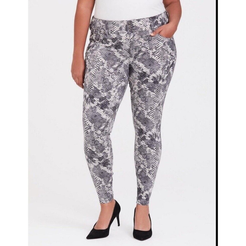 Torrid Plus Size Short JEGGING Women's 24S SUPER STRETCH GREY SNAKESKIN‎ PRINT